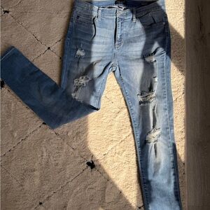 Judy Blue distressed skinny fit jeans. 
Gently used
Size 13/31
28” inseam